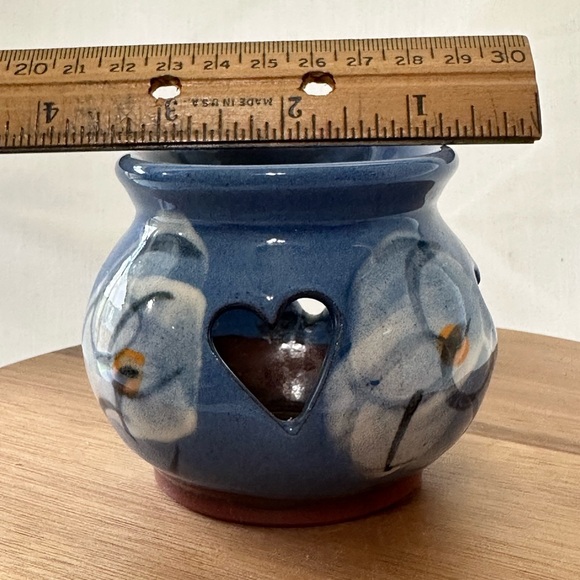 Pottery fenestrated candle votive Stamped Hand painted Blue w/ white flower - Picture 7 of 7